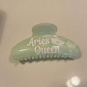 Aries Queen Claw Clip